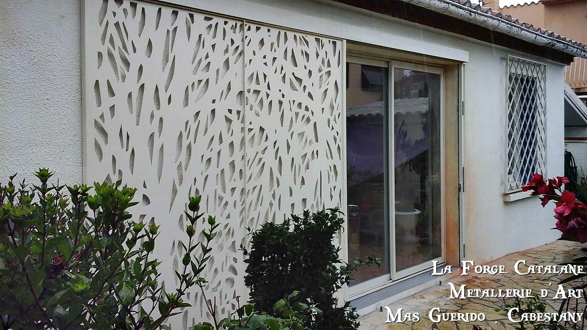 grille coulissante rail capotage decoupe laser fer Forge Catalane Cabestany.jpg